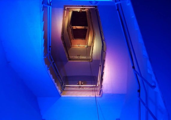 Architekturbeleuchtung im Treppenhaus der Dreifaltigkeit in Ravensburg